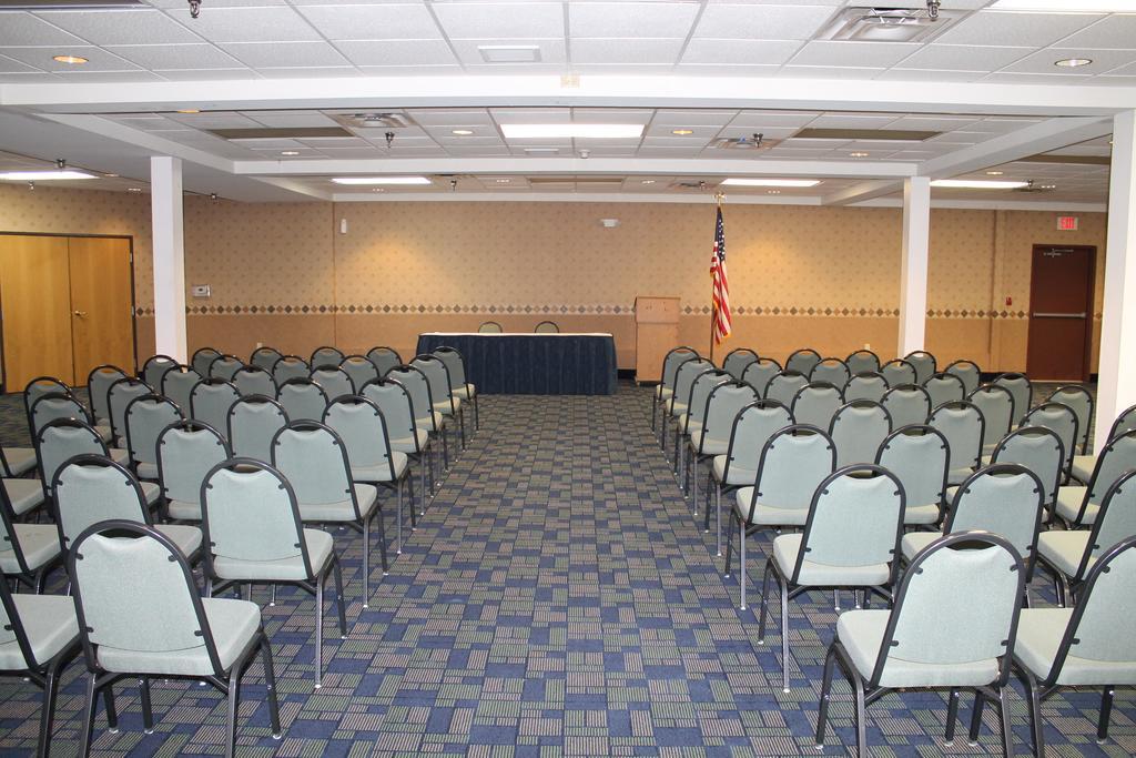 Days Inn & Suites By Wyndham Bridgeport - Clarksburg Extérieur photo