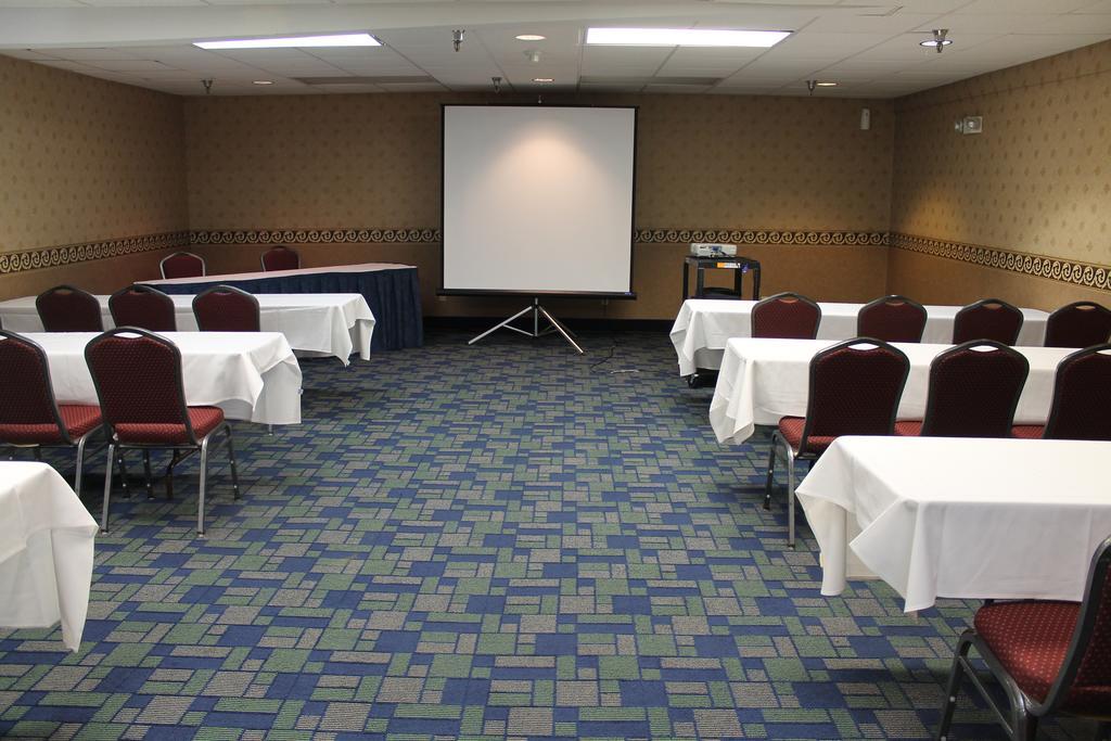Days Inn & Suites By Wyndham Bridgeport - Clarksburg Extérieur photo