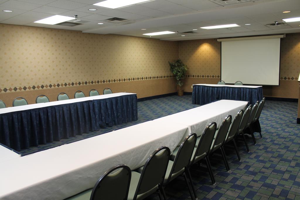Days Inn & Suites By Wyndham Bridgeport - Clarksburg Extérieur photo