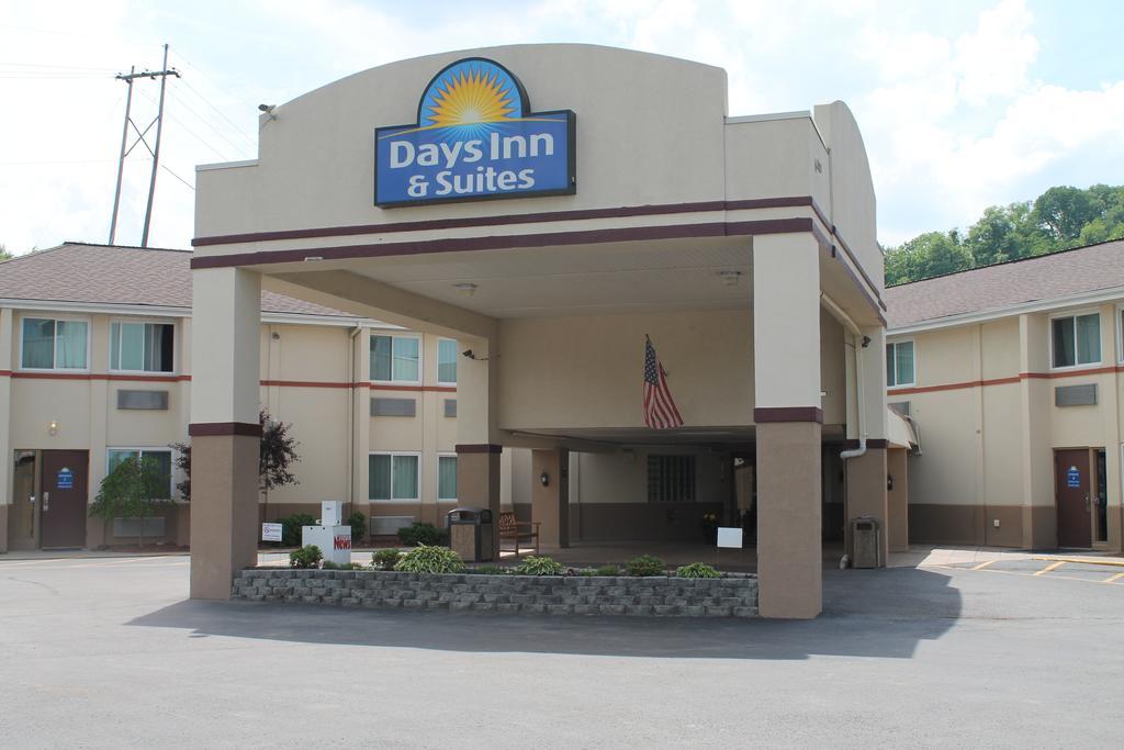Days Inn & Suites By Wyndham Bridgeport - Clarksburg Extérieur photo