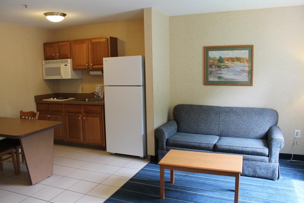Days Inn & Suites By Wyndham Bridgeport - Clarksburg Chambre photo
