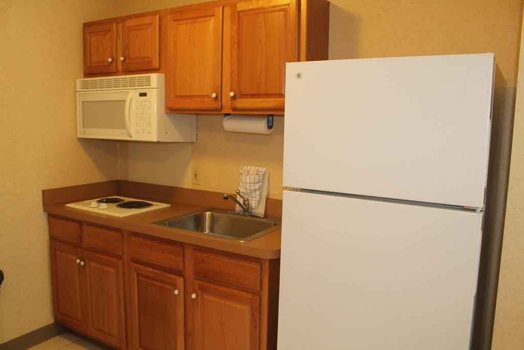 Days Inn & Suites By Wyndham Bridgeport - Clarksburg Chambre photo