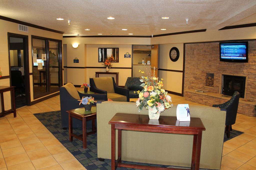 Days Inn & Suites By Wyndham Bridgeport - Clarksburg Extérieur photo