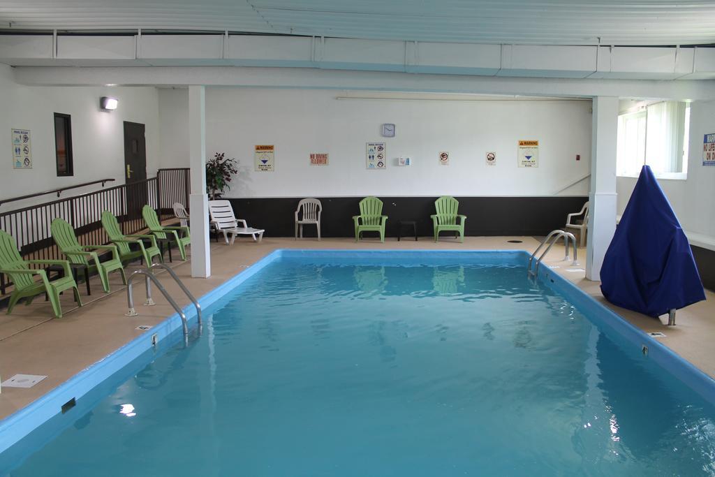 Days Inn & Suites By Wyndham Bridgeport - Clarksburg Extérieur photo