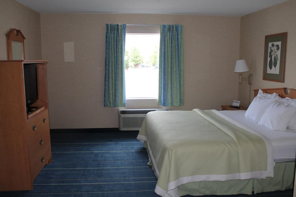 Days Inn & Suites By Wyndham Bridgeport - Clarksburg Chambre photo