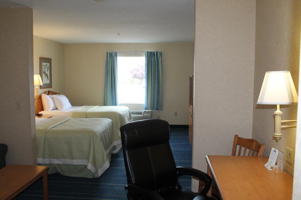 Days Inn & Suites By Wyndham Bridgeport - Clarksburg Chambre photo