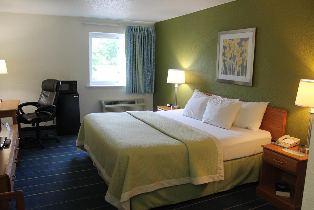 Days Inn & Suites By Wyndham Bridgeport - Clarksburg Chambre photo