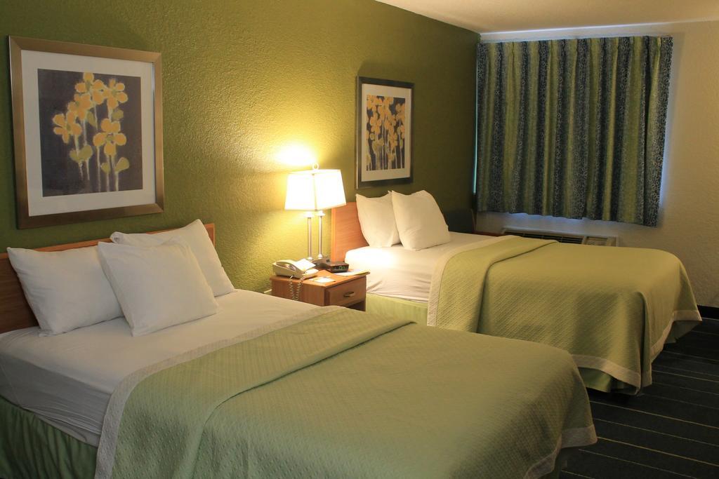 Days Inn & Suites By Wyndham Bridgeport - Clarksburg Chambre photo