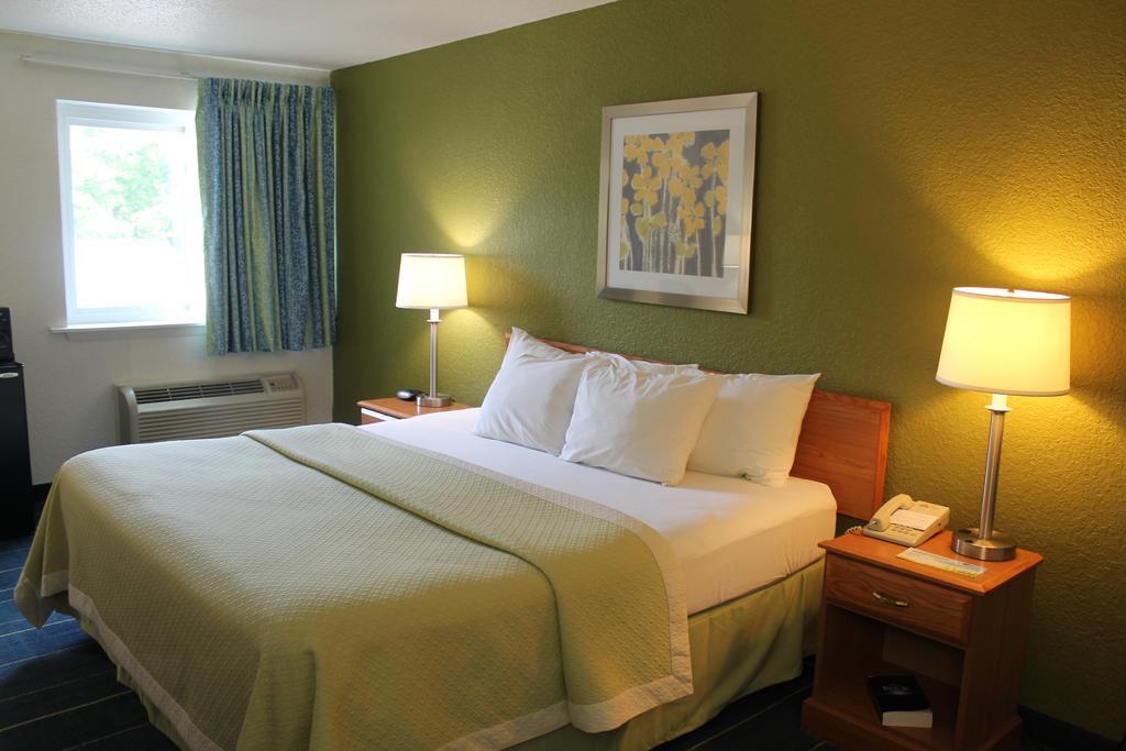 Days Inn & Suites By Wyndham Bridgeport - Clarksburg Chambre photo