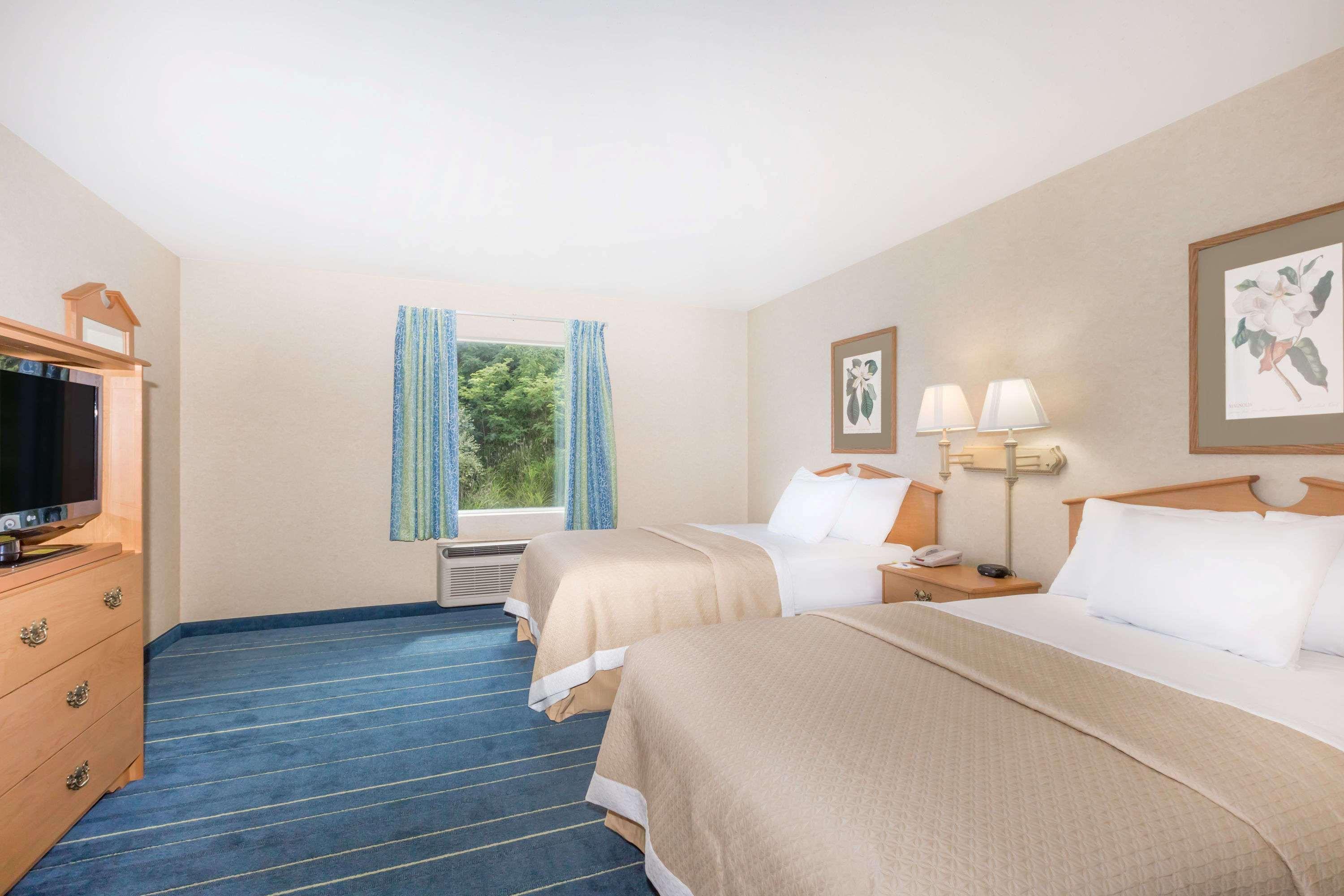 Days Inn & Suites By Wyndham Bridgeport - Clarksburg Extérieur photo