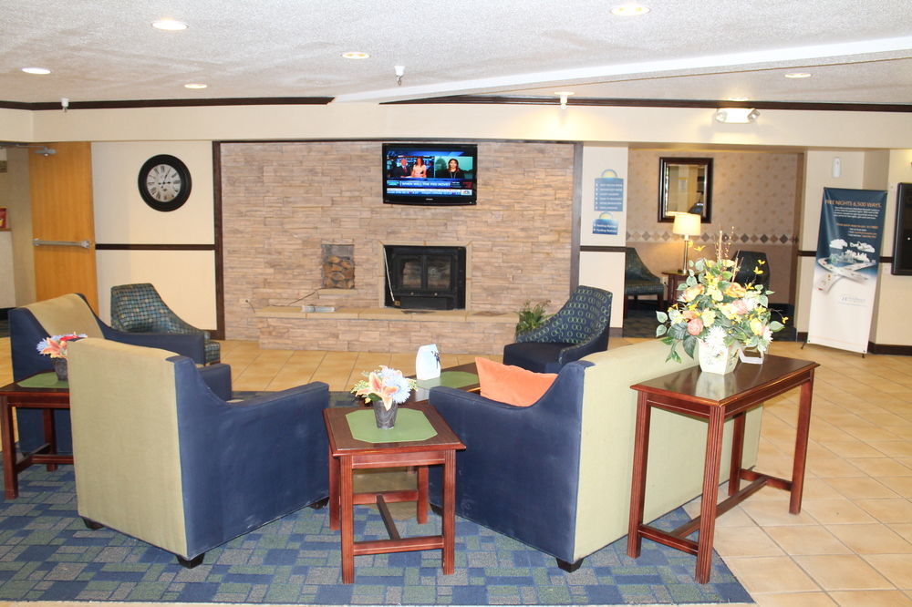 Days Inn & Suites By Wyndham Bridgeport - Clarksburg Extérieur photo