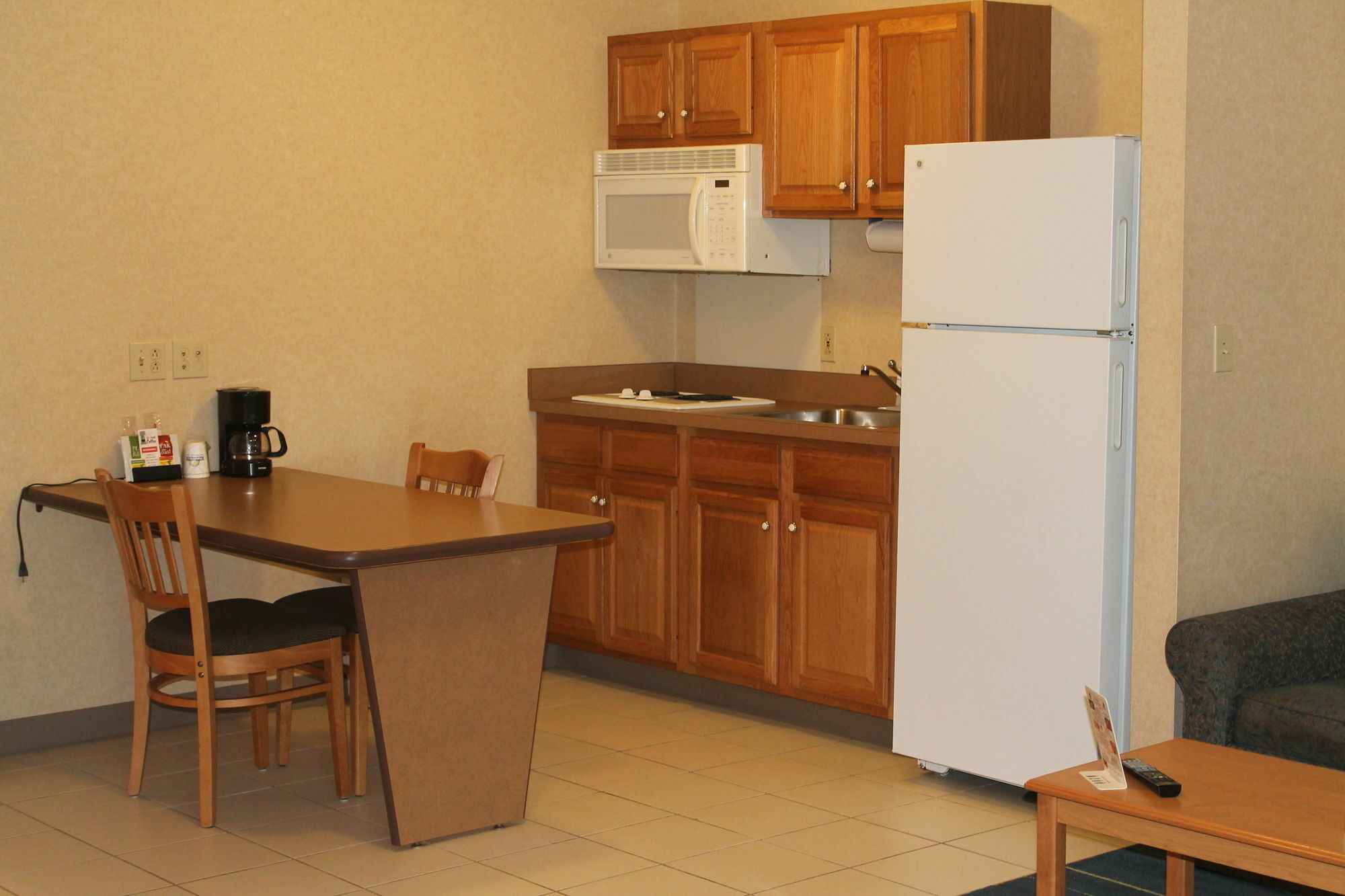 Days Inn & Suites By Wyndham Bridgeport - Clarksburg Extérieur photo
