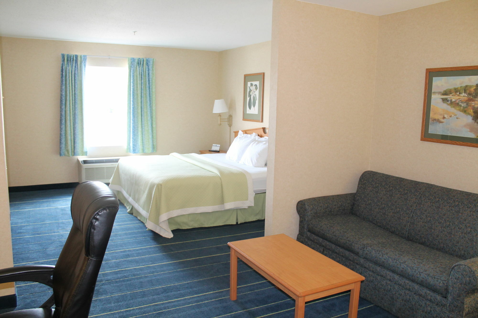 Days Inn & Suites By Wyndham Bridgeport - Clarksburg Extérieur photo