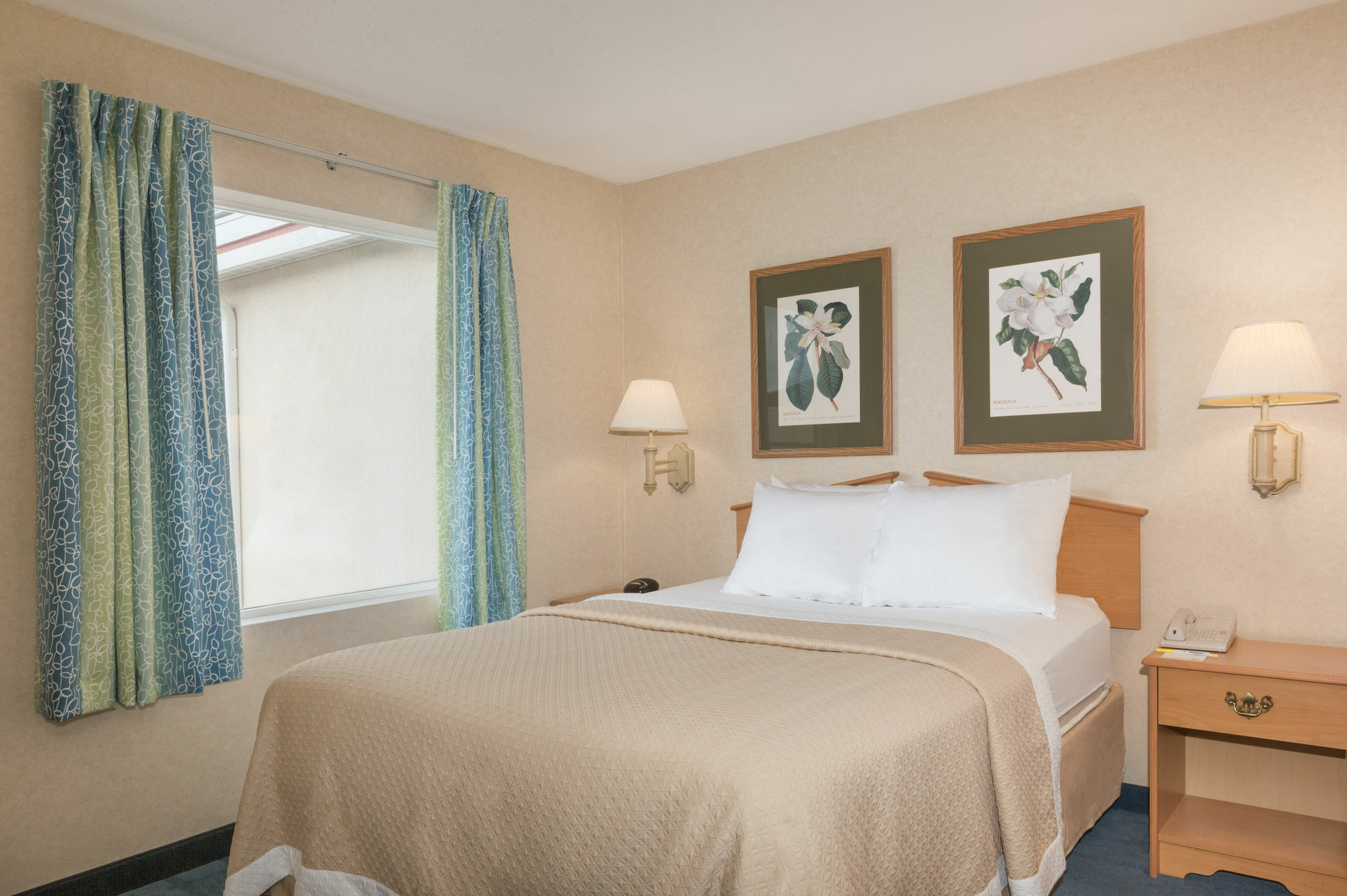 Days Inn & Suites By Wyndham Bridgeport - Clarksburg Extérieur photo